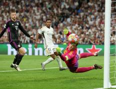 乐鱼体育app-皇马胜拜仁进军欧冠半决，强势压倒