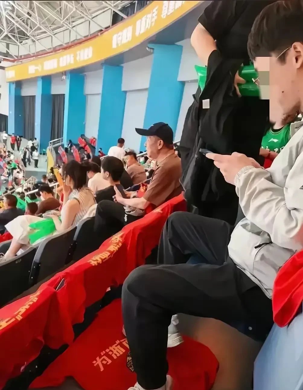 乐鱼-精彩对攻，球迷目不转睛的简单介绍