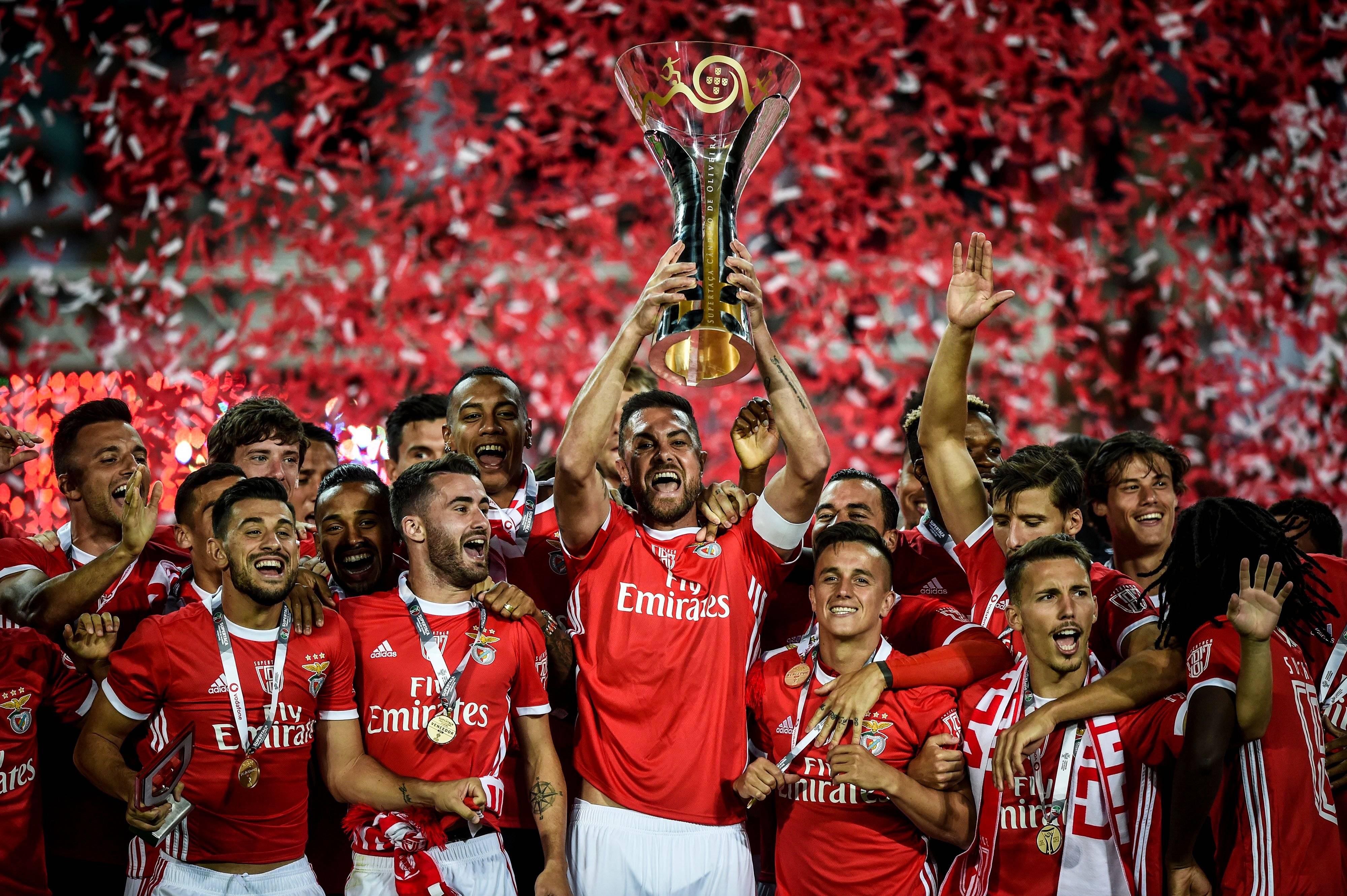 乐鱼-包含葡萄牙力克乌克兰，取得胜利的词条