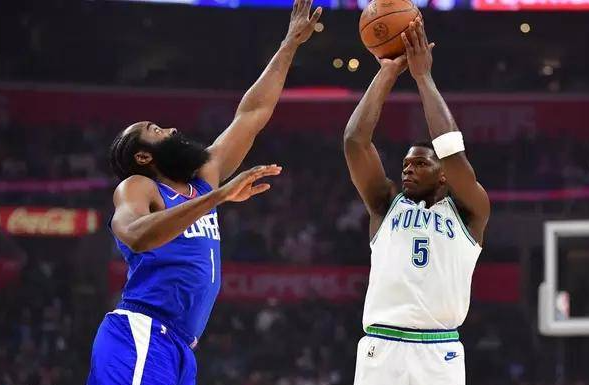 乐鱼体育网站入口-包含斯图加特胜科隆,前场火力强劲积极进攻的词条