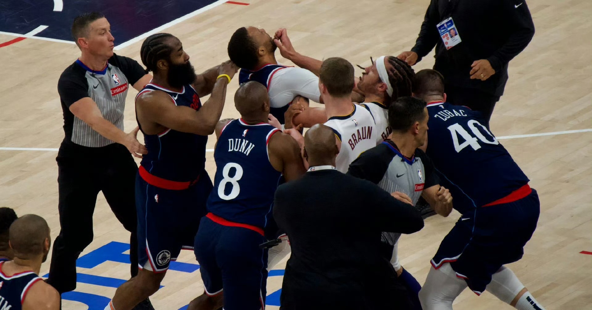 乐鱼 vip 注册-关于篮球场上的每一次对决都是惊心动魄的一幕!的信息