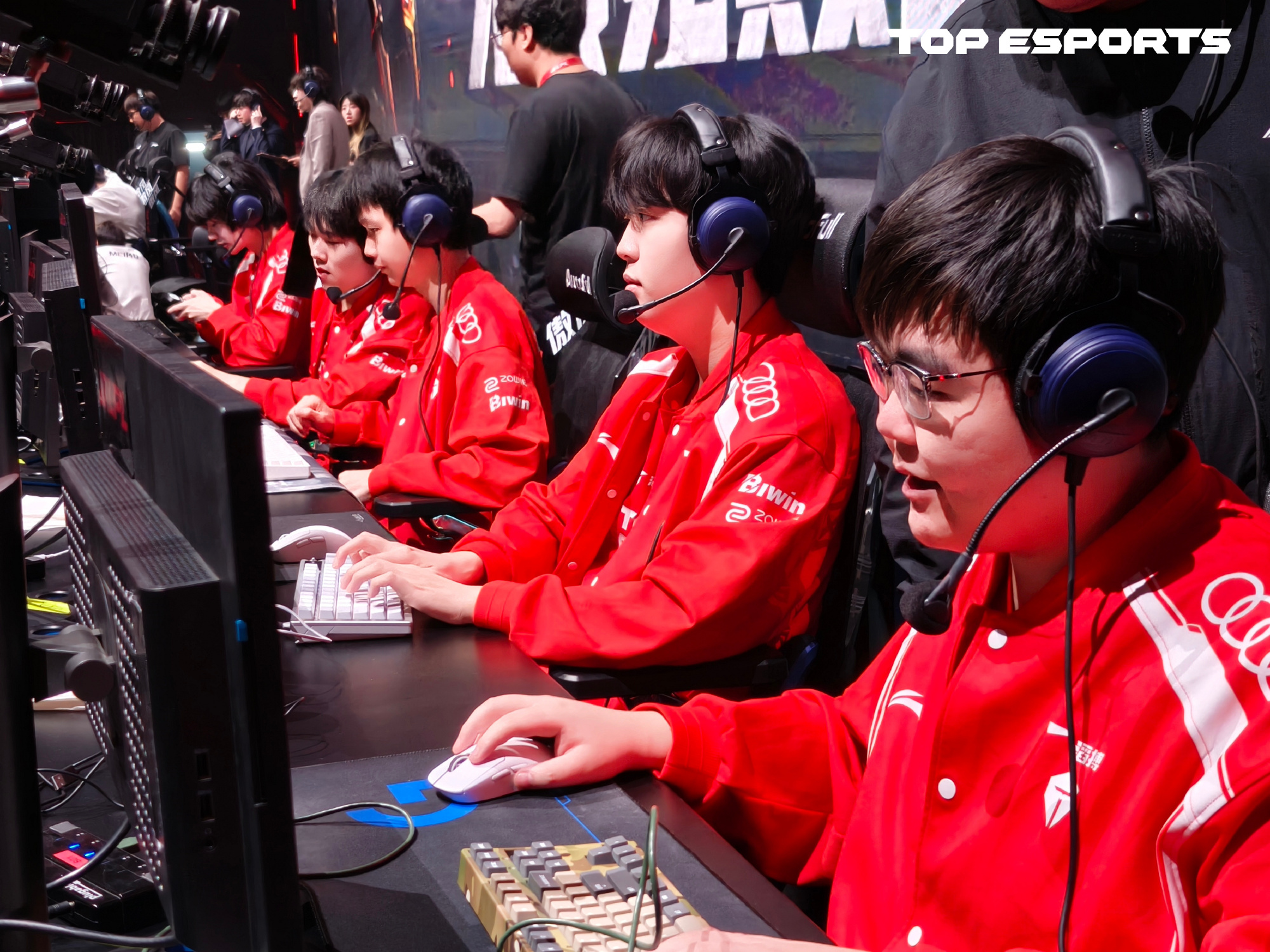 乐鱼-V5翻盘TES,Doinb操刀奇招英雄翻盘四强赛3:2(洛杉矶)