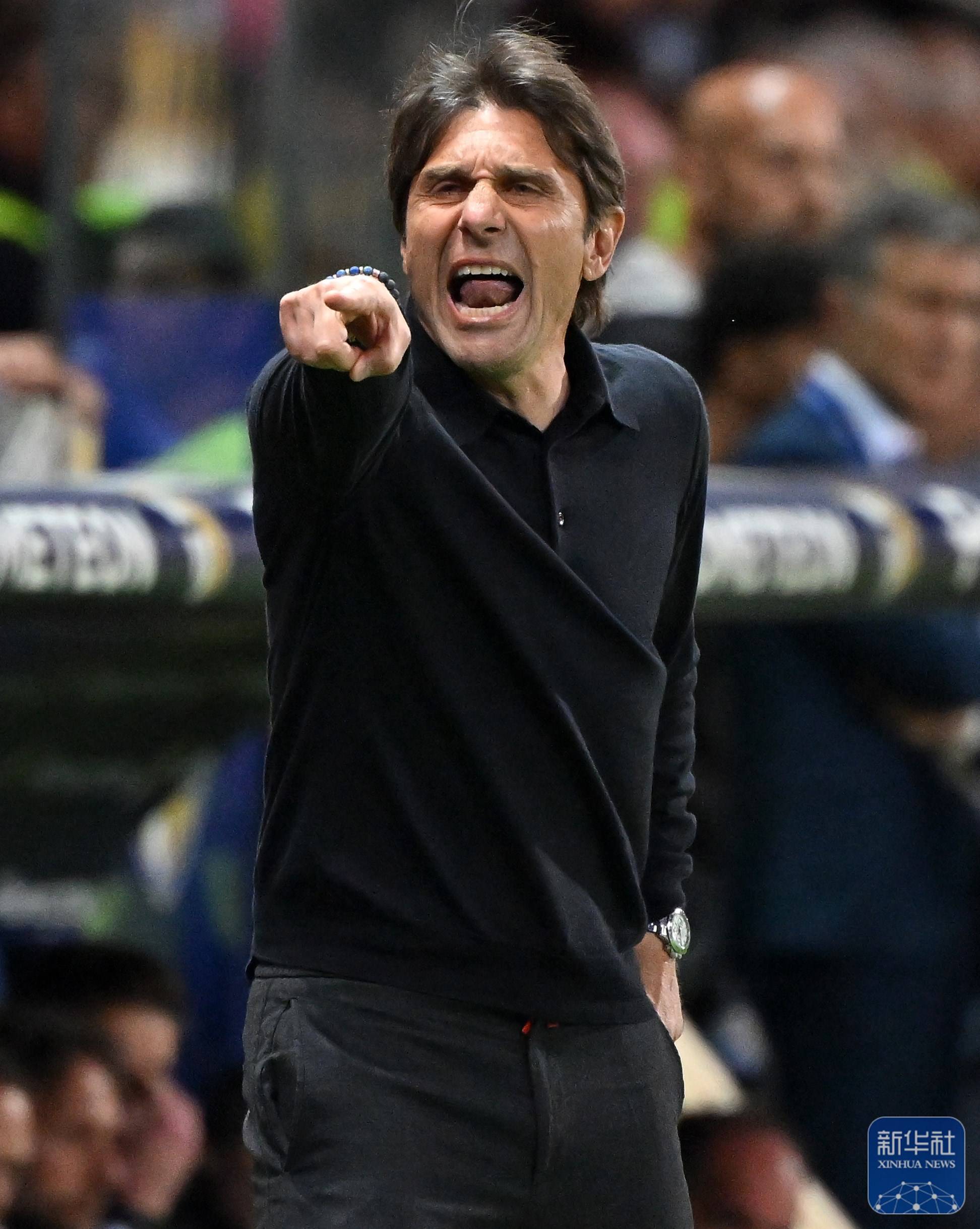 乐鱼体育app-那不勒斯队长突发伤情:将缺席重要比赛