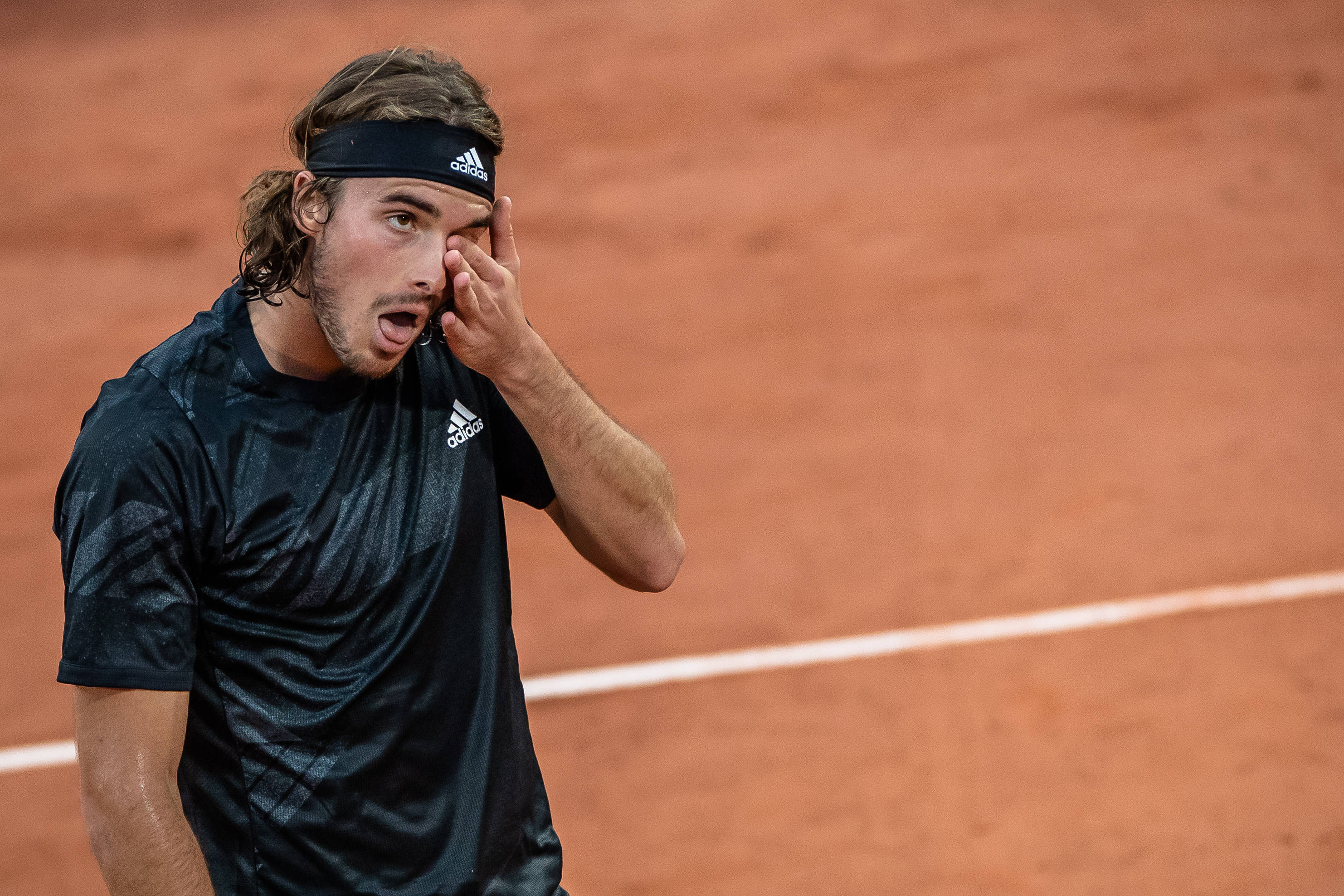 乐鱼官网-意大利网球队险胜欧洲网球队，西西帕斯打破历史纪录的简单介绍